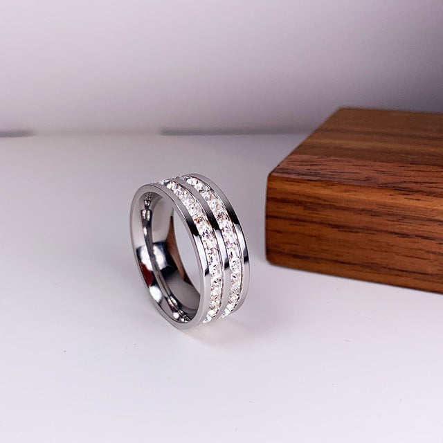 Élégante Bague Sertie de Doubles Zircons