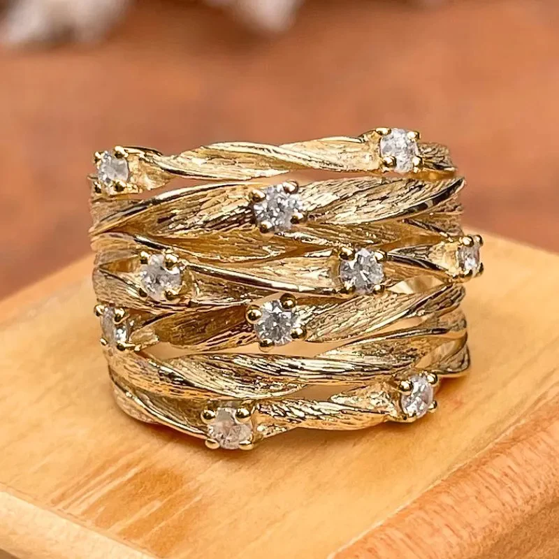 Bague vintage en or ornée de zirconiums