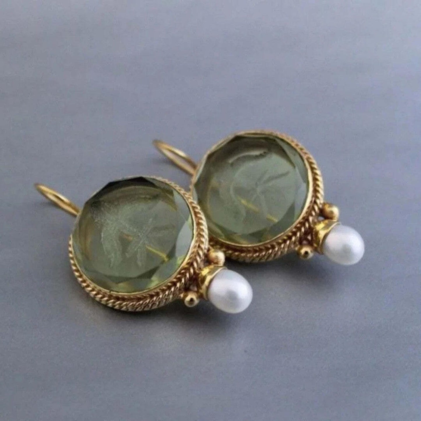 Boucles d'Oreilles en Jade Ancien et Perles