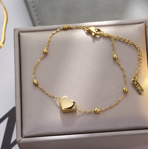 Bracelet plaqué or 18 carats avec un coeur solide unique et des perles
