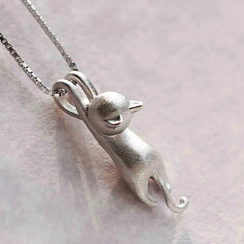 Collier joyeux avec un chaton en argent 925