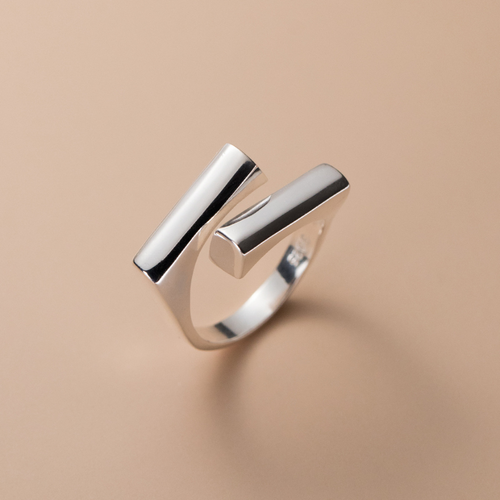 Bague simple et moderniste en argent 925