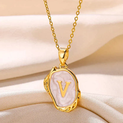 Collier océan plaqué or 18 carats avec initiales au fond de la mer