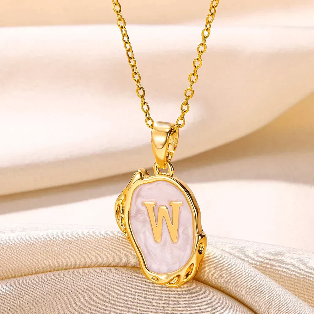 Collier océan plaqué or 18 carats avec initiales au fond de la mer