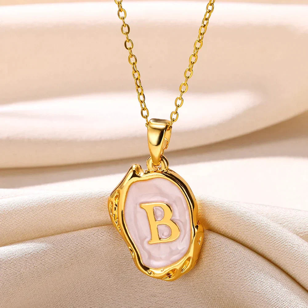 Collier océan plaqué or 18 carats avec initiales au fond de la mer