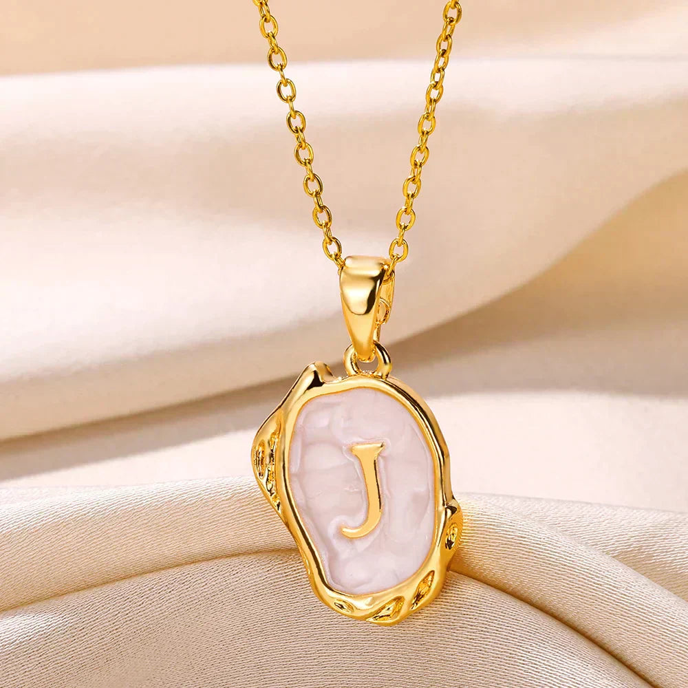 Collier océan plaqué or 18 carats avec initiales au fond de la mer