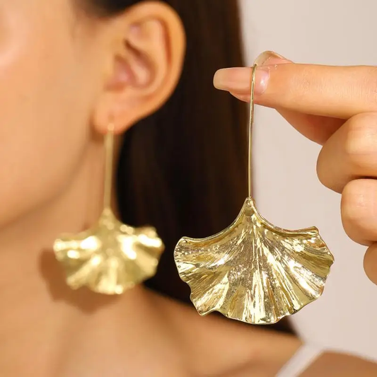 Boucles d’Oreilles Raffinées Vintage Dorées en Pétales