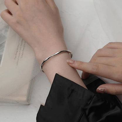 Bracelet en argent 925 ajustable à la silhouette irrégulière