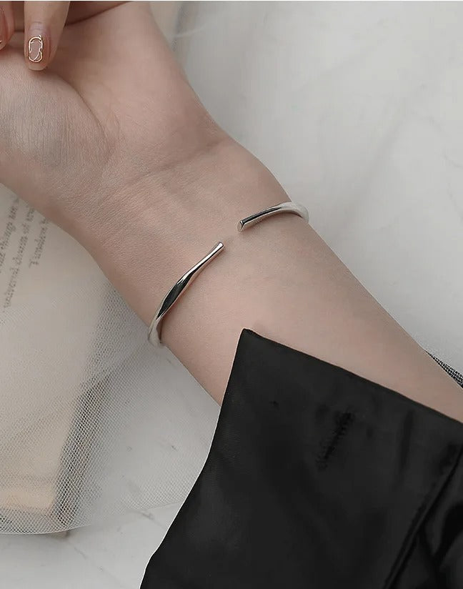 Bracelet en argent 925 ajustable à la silhouette irrégulière